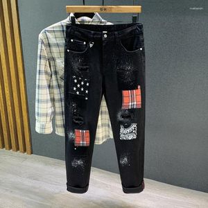 Jeans da uomo Nero Fashion Plaid Patchwork Stampa Hip Hop Punk Streetwear Pantaloni in denim elasticizzato con toppa strappata