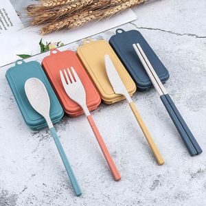 Set di stoviglie 4 pezzi / set Bacchette pieghevoli portatili Cucchiaio Paglia di grano pieghevole multiuso / PP Set di posate forchetta a 4 colori per picnic