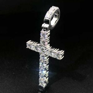 Fabbrica di gioielli di design Ciondolo croce ghiacciato personalizzato S925 Argento 9k 10k 14k 18k Oro massiccio Moissanite Ciondolo con diamanti Gioielli hip-hop