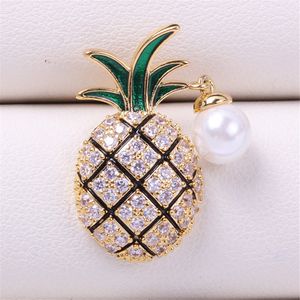 Spille Spille Accessori di perle fai-da-te con rame placcato oro Micro zircone intarsiato Simpatico ananas Spilla di giada Gioielli Versatile per le donne 230727