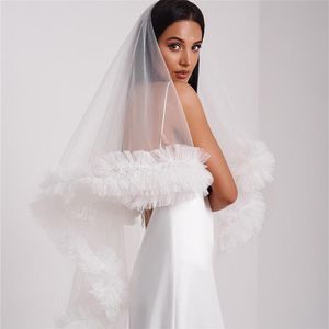 Fingertip Length Short Wedding Veil Two Layers Tulle Ruffles Vestido De Noiva Longo Custom Made Elegant Bridal Veil with Comb262W