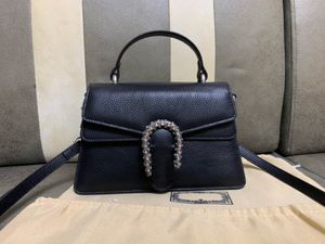 حقيبة يد Dionysian العلامة التجارية الفاخرة Dionysian Bag Diamond Buckle Bag Women Luxury Leather Bag Bag Fashion Crossbody Bag Size 24xcm16cmx11cm