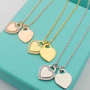 Designer Brand Diamond Heart Double Tiffays Necklace Womens Seiko Edition Steel Stamped Character shaped Pendant Titanium Lock Bone Chain