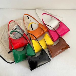 Outono/inverno Bolsa pequena quadrada Bolsa de axila em couro envernizado Candy Bolsa personalizada Bolsa de ombro portátil simples