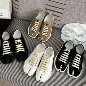 New Tabi Canvas flat heels Round Toe low-top lace-up Rubber sole Unisex luxury designers Casual ins shoes factory footwear Size 35-44 with box Complimentary socks