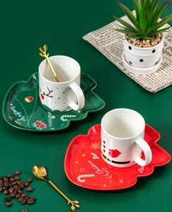 最新の15.2オンスのクリスマスセラミックマグカップ、コーヒーカップ料理スプーンセット、さまざまなスタイルから選択できるスタイル、カスタマイズされたロゴをサポートしています