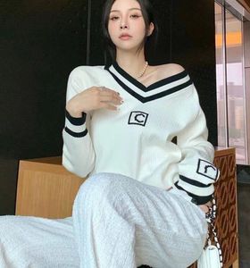 Womens Sweater Pullover Knitted Tops C Letter Fashion Classic Designer Embroidery Print Casual V-Neck Clothing Sweaters Vintage 2Color Small Sweet Wind Coat