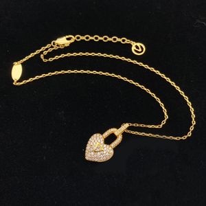 Designer manschettarmband armband för kvinnor guldarmband isade ut bokstäver anpassade hängsmycken halsband mode smycken charm tillbehör trendig elegant klassiker