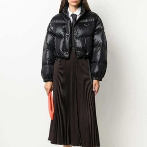 2023 designer invernale marca da donna con cappuccio con cappuccio da donna alla moda addensato giacca in pelle impermeabile ragazze corti sexy calda parka