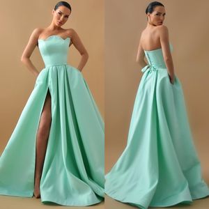 Elegantes, mintgrünes A-Linie-Abschlussballkleid, trägerloses Abendkleid, Rüschen, geteilt, formell, langes Partykleid für besondere Anlässe