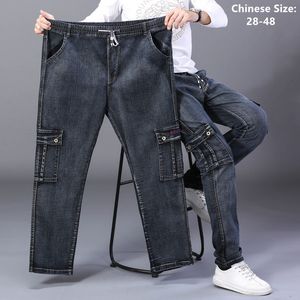 Mäns jeans lösa sträckta lastbyxor män hög midja elastisk medelålder rak arbete plus stora storlekar 42 44 48 denim manliga byxor 230727