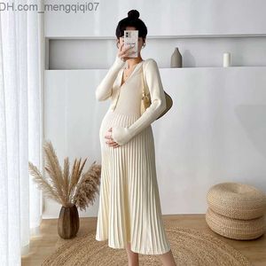 Moderskapsklänningar 6813# Höst- och vinterkoreansk mode stickad gravid kvinnors tröja klänning Elegant a-line smal passform gravida kvinnors heta graviditetsklänning z230728