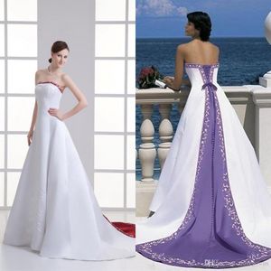 Linia oszałamiające białe i fioletowe sukienki ślubne 2019 Delikatne haftowane wiejskie sukienki ślubne Gothic Unikalny bez ramiączek GOW182E