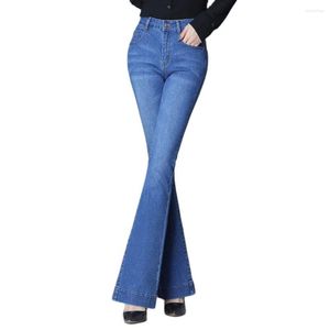 Kvinnors jeans plus size kvinnor bantning passar flare denim för vår sommaren stora gårdar bomull stretch blekt vackra blossade byxor 8xl