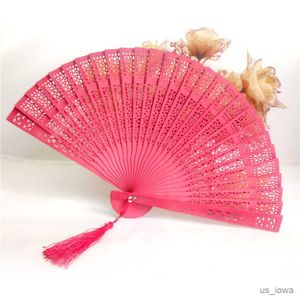 Produtos de estilo chinês 20 cm Vintage oco leque casamento mão perfumado festa esculpido bambu dobrável ventilador de madeira decoração antigo ventilador dobrável R230728