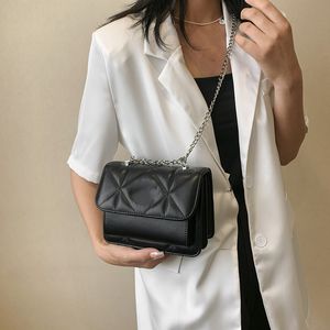 Day Packs Brand Summer New Lingge Chain Borse da donna Fashion Versatile One Shoulder Crossbody Handheld Small Square Bag Storage Phone Bag