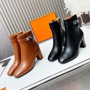 Decorazione per stivali con fibbia Caviglia Tacco grosso Cerniera laterale Stivali alla moda Stivali in pelle con tacco alto Designer di scarpe da donna Calzature per fabbrica di scarpe