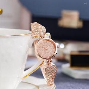 Armbandsur lyxiga rosguld armband ängelvingband klockor för kvinnor tjej damer metall bälte klänning kvarts armbandsur klocka gåva