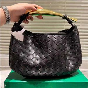 Lüks kadın tasarımcı çantaları bottega crossbody çanta bayanlar klasik mektup çiçek yumuşak kış çantaları deri örgülü çanta çanta