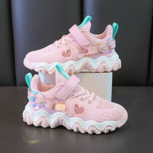 2023 New Girls Breathable Running Shoes Casual Sneakers Kids Breathable Sports Shoes Sweet Heart Design