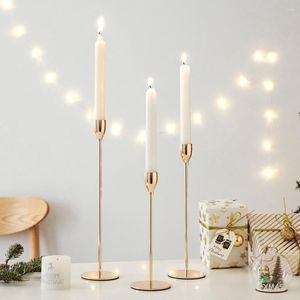 Portacandele 3Pcs/Set Ins Luxury Metal Fashion Wedding Table Stand Candeliere squisito Decorazioni per la casa di Natale