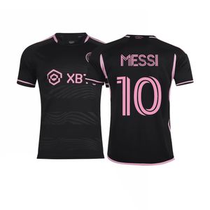 2023 Mens Designers T Shirt Man Womens Tshirts Designer med bokstäver Tryck på korta ärmar Summertröjor Män Loose Messi Polo Tees Asian Size S-2XL