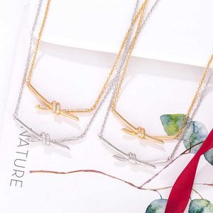 Designer Brand Tiffays Nuovo Knot Cross Necklace Gold Series con diamante Luce Luxury Simple Collar Chain