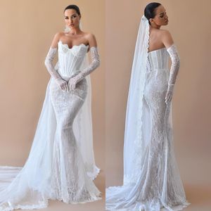 Abiti da sposa a sirena in pizzo glamour Abiti da sposa con applicazioni a cuore Sweep Train Maniche lunghe robe de mariee abiti da sposa