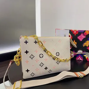 Luxurys tasarımcı çanta kadın çanta çapraz gövde çanta baskılı kabartmalı koyun derisi zinciri zipper yastık çanta baget çanta alt koltuk çantası el omuz crossbody çanta