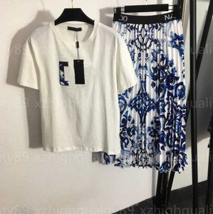 Designerska koszulka damska krótka sukienka dwuczęściowa haft haftowa litera krótkiego rękawu Tshirt Celadon wydrukowane plisowane półpłytkowe półpłynne spódnice TEE Suits 55