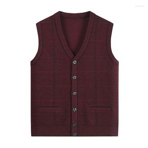 Mäns västar 2023 Autumn och Winter Cardigan Casual Sticked tröja Vest Loose Sleeveless Plaid Outer Wear A90