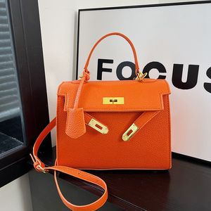 Hurtownia damskie torby na ramię 6 kolorów tegoroczna popularna srebrna skórzana torebka torebka zagraniczna torebki Litchi Flip Gold Burekle Crossbody Bag 4069#