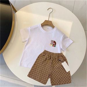 Erkek Giyim Tasarımcısı Çocuk Giyim Setleri Klasik Marka Bebek Giyim Takım Moda Mektup Etek Elbise Takım Çocuk Giysileri 2 Renk Yüksek Kalite AAA P01