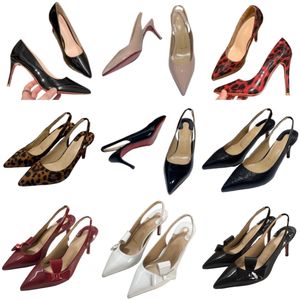 Sandálias sapatos de grife de couro envernizado clássico letra salto alto sapatos de festa femininos de luxo sapatos vermelhos pontiagudos sapatos de salto alto salto agulha sapatos da moda verão