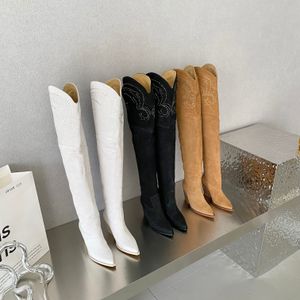 Gestickter Eisenbohrer durch das Knie, dicker Absatz, spitze Stiefel, 650 mm Spitze, Stiletto-Absatz, hoher Stiefel, Luxus-Designer-Schuh für Damen, Fabrikschuhe