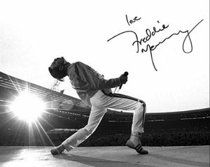Freddie Mercury는 사인 사인 자동 사진에 서명했습니다