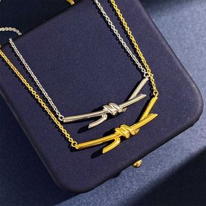 Designer Brand Tiffays Knot Necklace Womens ins Wind Plated 18K Gold Cross Smooth Same Collar Chain