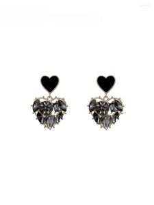 Kolczyki Dangle Black Love Light Luxury Drop Temperament Uch Ear Nisze Design Sense Premium Studs