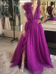 Elegant Long Fuchsia Tulle V-Neck Mother of the Bride Dress A-Line Formal Party Gown Pleats La madre del vestido de novia Women Dresses With Ruffles