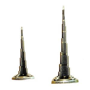 Oggetti decorativi Figurine Burj Khalifa Dubai Edificio più alto del mondo Modello di architettura Decorazione 1318cm 230728