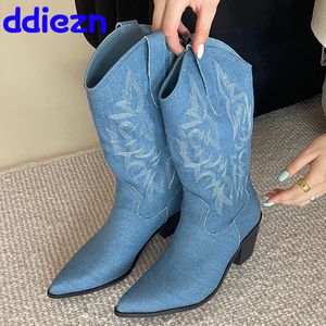 Bot Ayakkabı Moda Nakış Kadınları Chelsea Western Boots Designer Sandalı Ayak Topuklu Ayakkabılar Bayanlar Orta Salf Denim Botlar Ayakkabı 230728