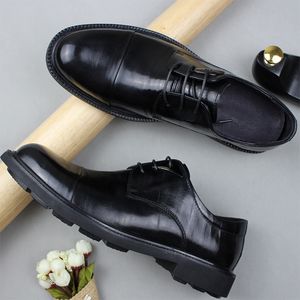 Yaz resmi yeni erkek iş ayakkabıları deri aşınma 2023 Nefes alabilen All-Match Sıradan İngiliz tarzı günlük ayakkabılar