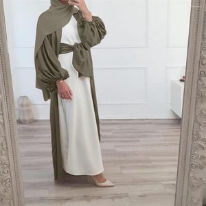 エスニック服イスラム教徒のサテンオープンアバヤドレス女性のための夏のファッションカーディガンパフスリーブヒジャーブローブインナードバチャーキーclo255t
