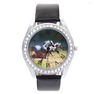 Wristwatches Two White Running Horse Horserace Pattern Women's Fashion Roman Numerals Crystal Jewelry PU Leather Strap Quartz Wrist Watch