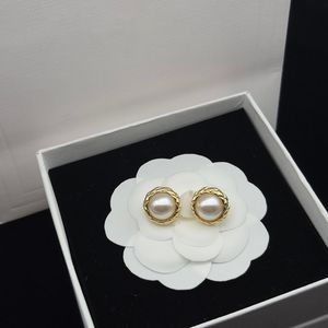 Designer Studörhängen Kvinnor Pearl Gold Charm Earings lyxiga klassiska smycken Kvinnor Round Earring Studs Hoop Earing Ladies Jewlery 237293C