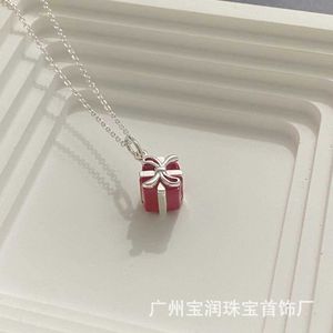 Designer Brand Tiffays s925 Pure Silver Enamel Gift Box Pendant Necklace Exquisite Fashion Light Luxury Versatile Womens collarbone Chain With logo