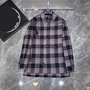 Designer-Männerhemd mit Knöpfen, kontrastierendes, kariertes Herren-Overshirt mit Volldruck, Größe S-XL, kurze Designbluse vorne und lange Rückseite, 28. Juli