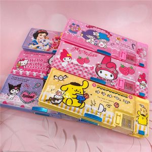 Cartoon Pencil Case Stationery Case Multifunktionellt blyertsfodral med blyertsparkare Barnskolan levererar Kurumi White Dog Ups