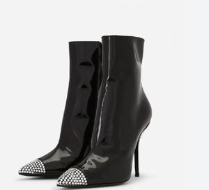 Дизайнеры роскошные свадебные кардинал женщины Keira Angle Boots Женские поп-каблуки Черные патентные кожа