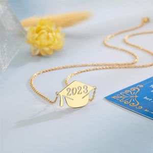 Hänghalsband 2023 University High School Graduation Titanium Steel Necklace for Women Friend Classmate Jewelry Gift